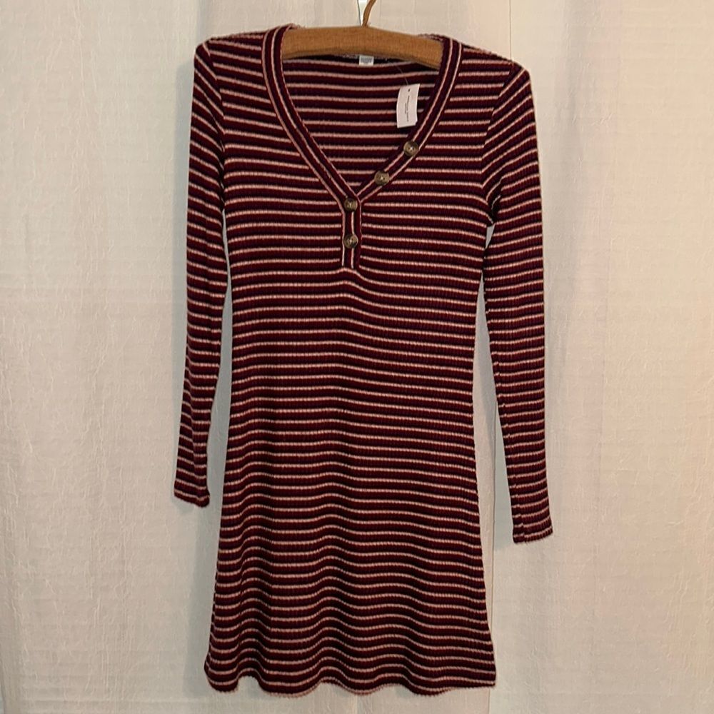 AE XS Burgundy Striped Ribbed Knit V-Neck Long Sleeve Knee Length Dress - Picture 2 of 12